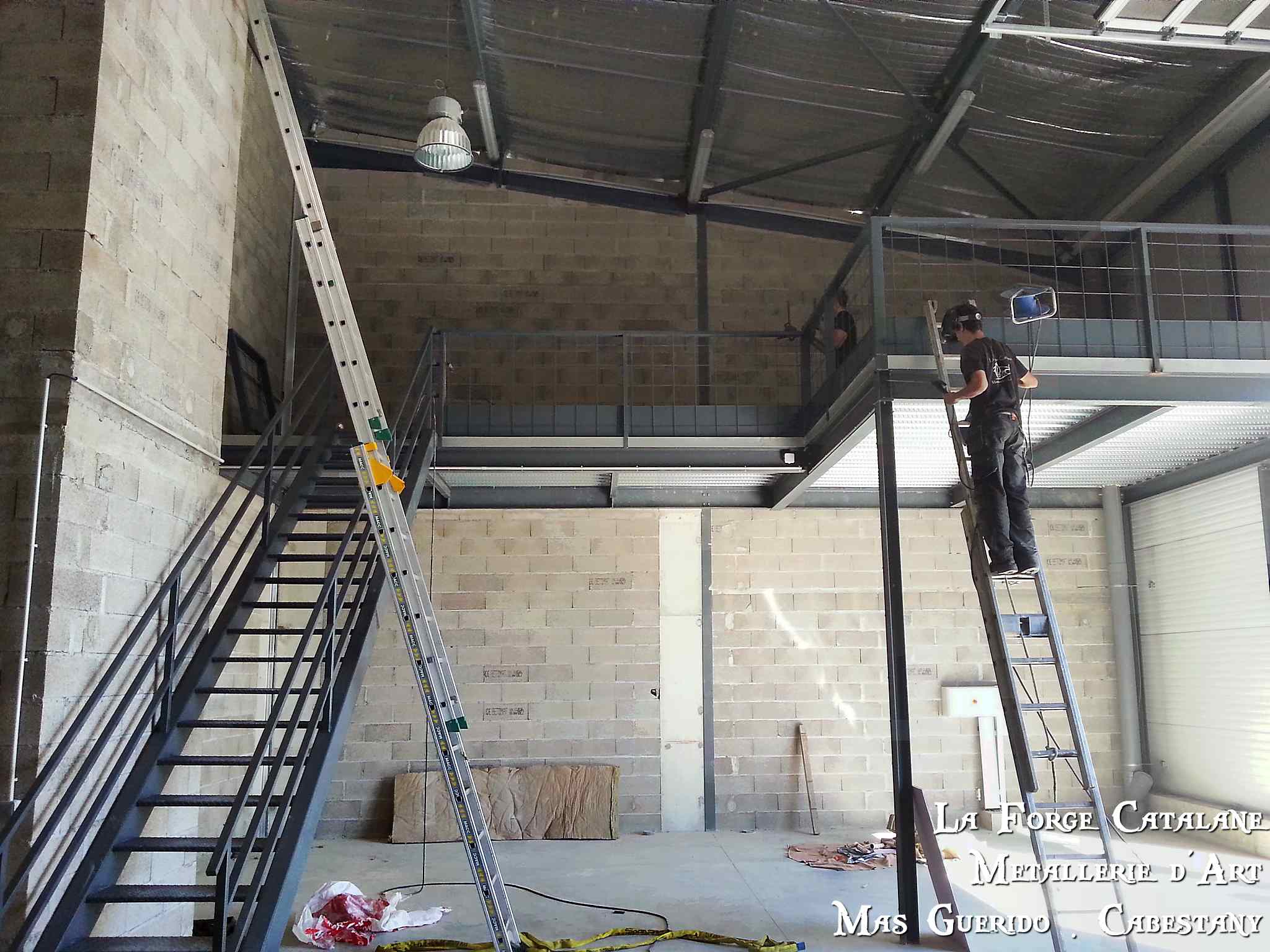 escalier industriel marches toles larmees 2 forge catalane.jpg